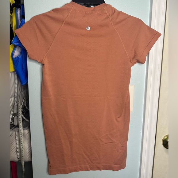 (4)LULULEMON Women's Tops - Picture 2 of 12